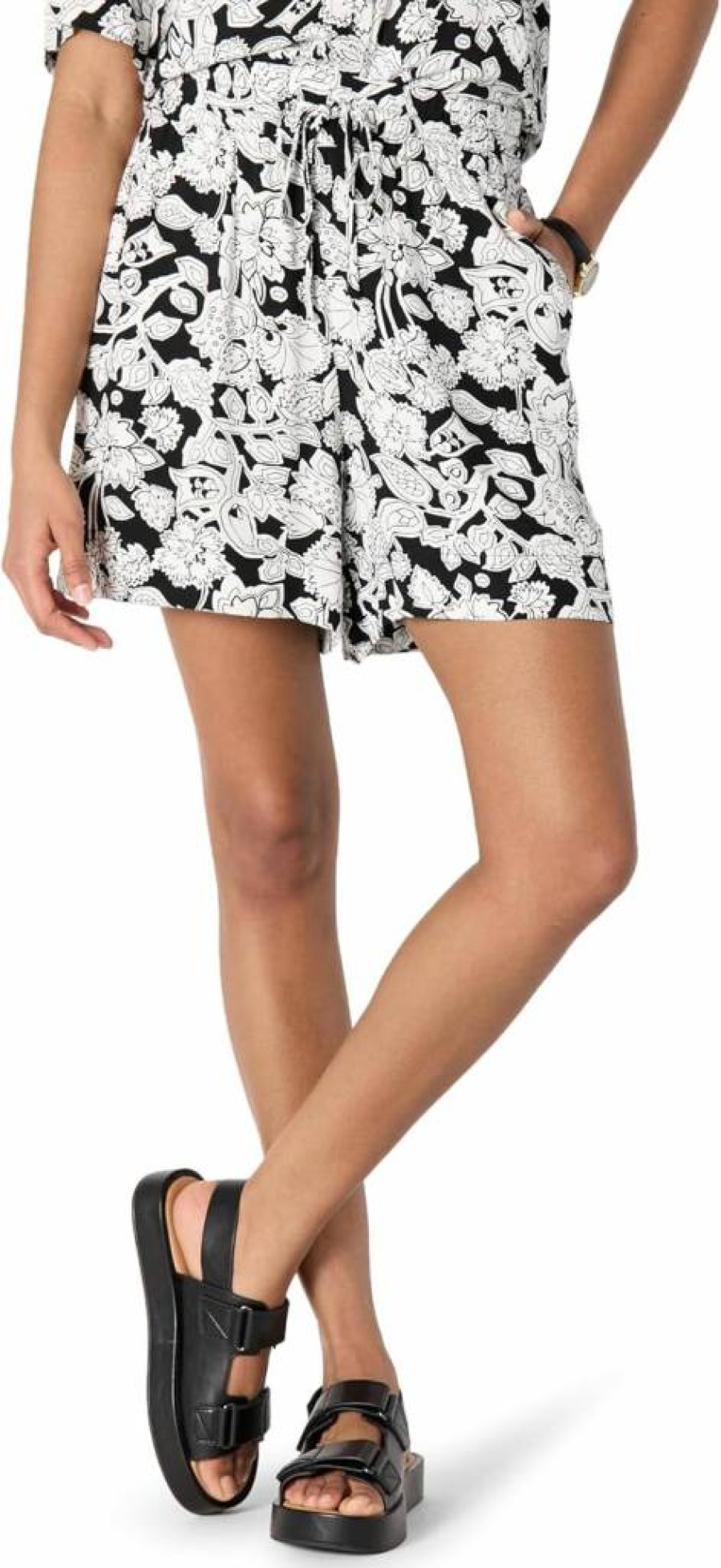 Amazon Essentials Women's High-Rise Pull-On Twill Shorts - Relaxed Fit Comfort Casual Wear