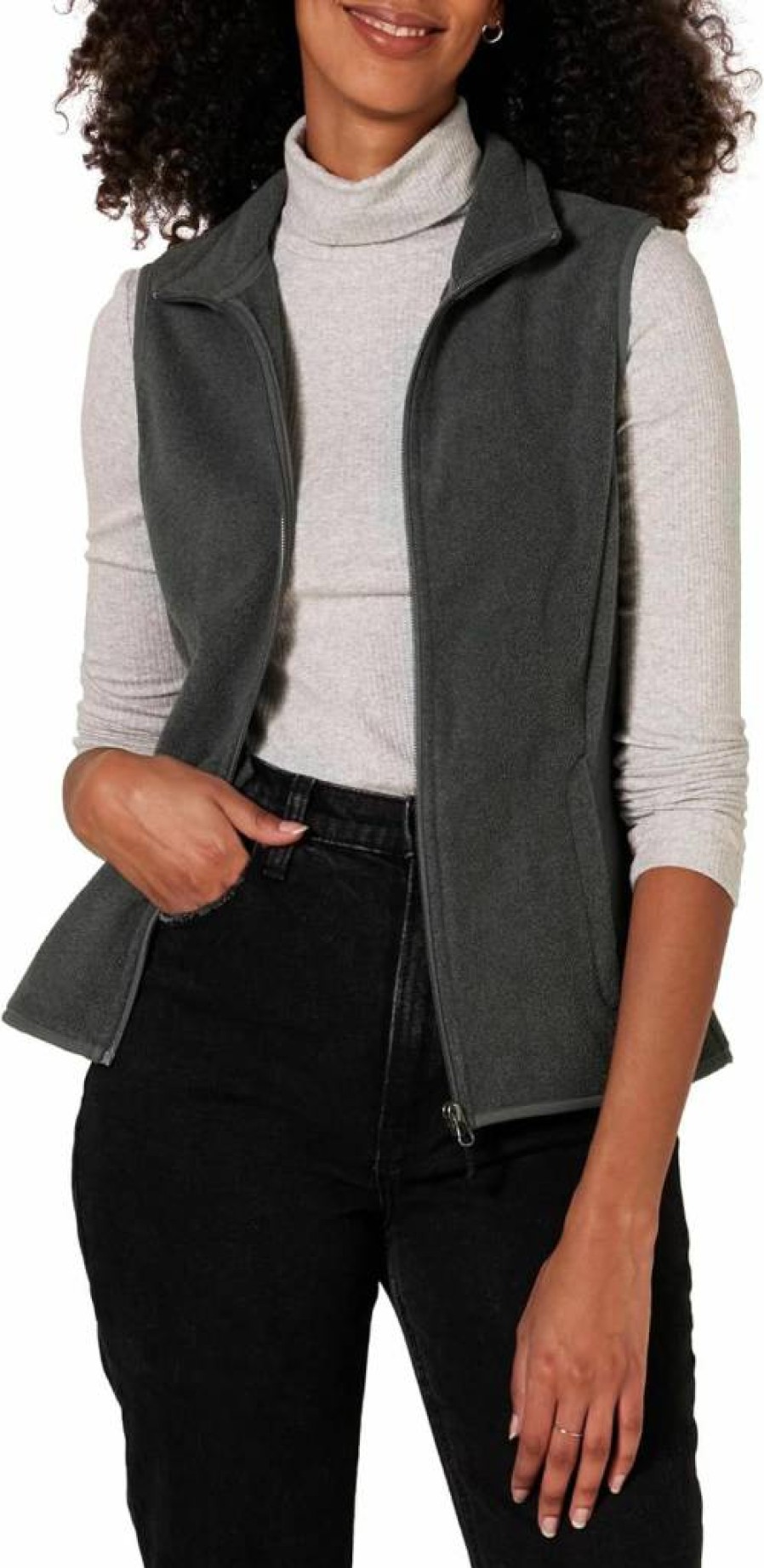 Amazon Essentials Women's Plus Size Soft Fleece Vest - Classic Fit Sleeveless Winter Vest for Women