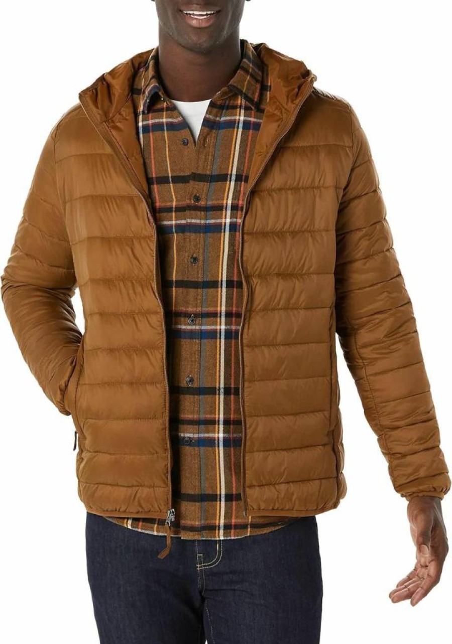 Amazon Essentials Men's Lightweight Water-Resistant Packable Hooded Puffer Jacket for Outdoor Activities
