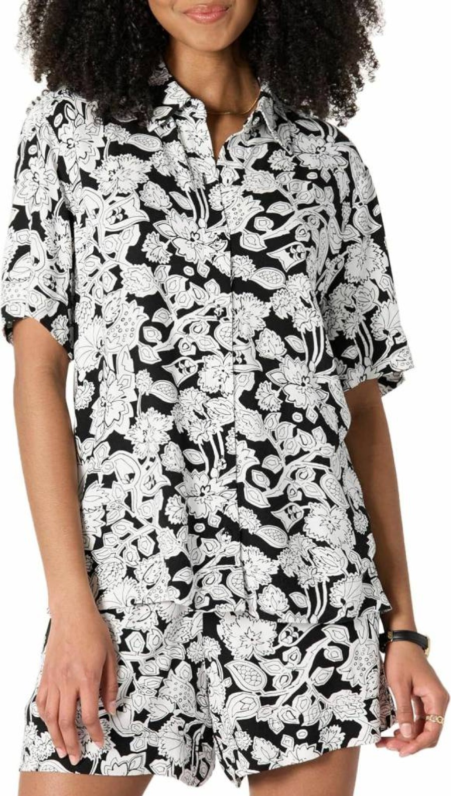 Amazon Essentials Women's Relaxed-Fit Twill Button-Down Shirt - Casual Short Sleeve Top for Women