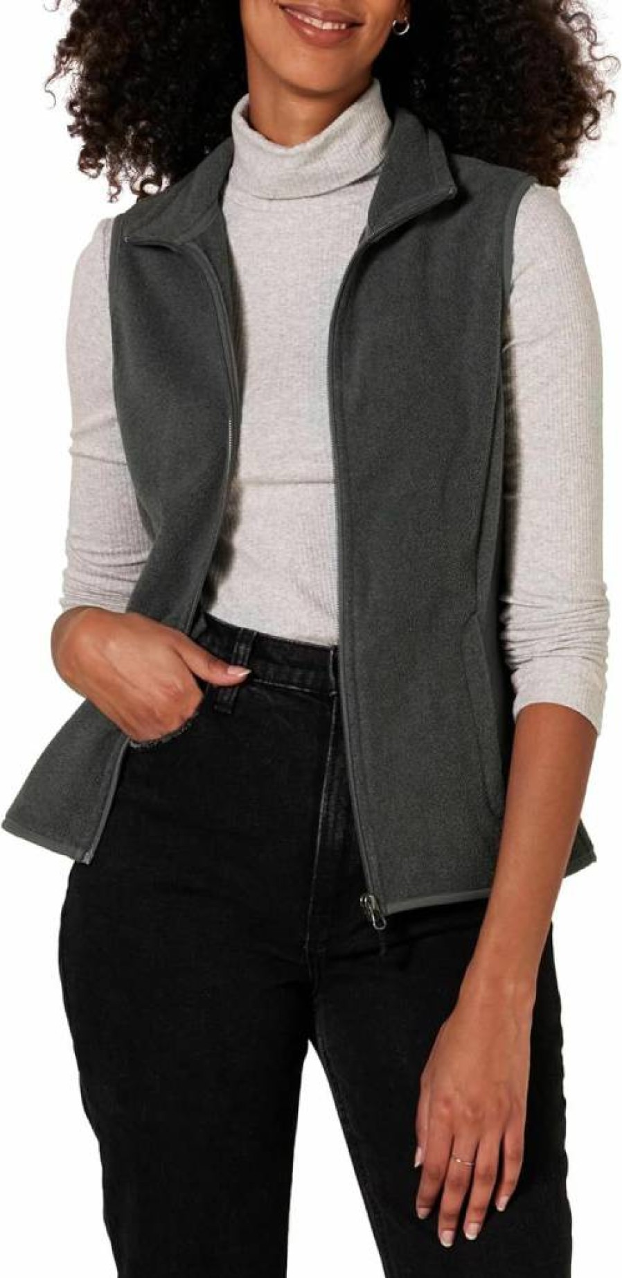 Amazon Essentials Women's Plus Size Classic-Fit Polar Fleece Vest - Soft Sleeveless Puffer Jacket for Winter