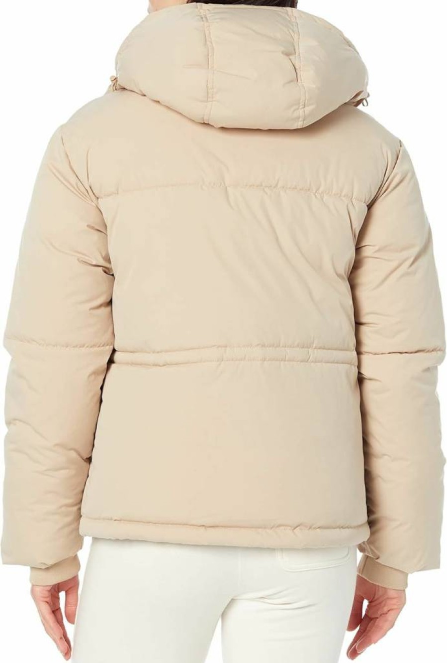 Amazon Essentials Women's Plus Size Short Waisted Puffer Jacket - Lightweight Winter Coat with Quilted Design