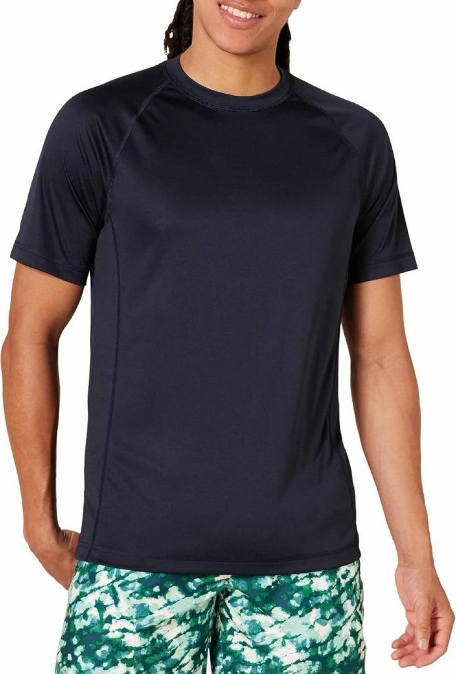 Amazon Essentials Men's UPF 50+ Quick-Dry Slim-Fit Swim Shirt with Short Sleeves