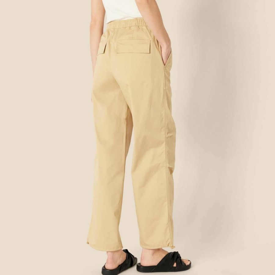 Amazon Essentials Women's Casual Mid-Rise Loose-Fit Parachute Pants with Wide-Leg Design
