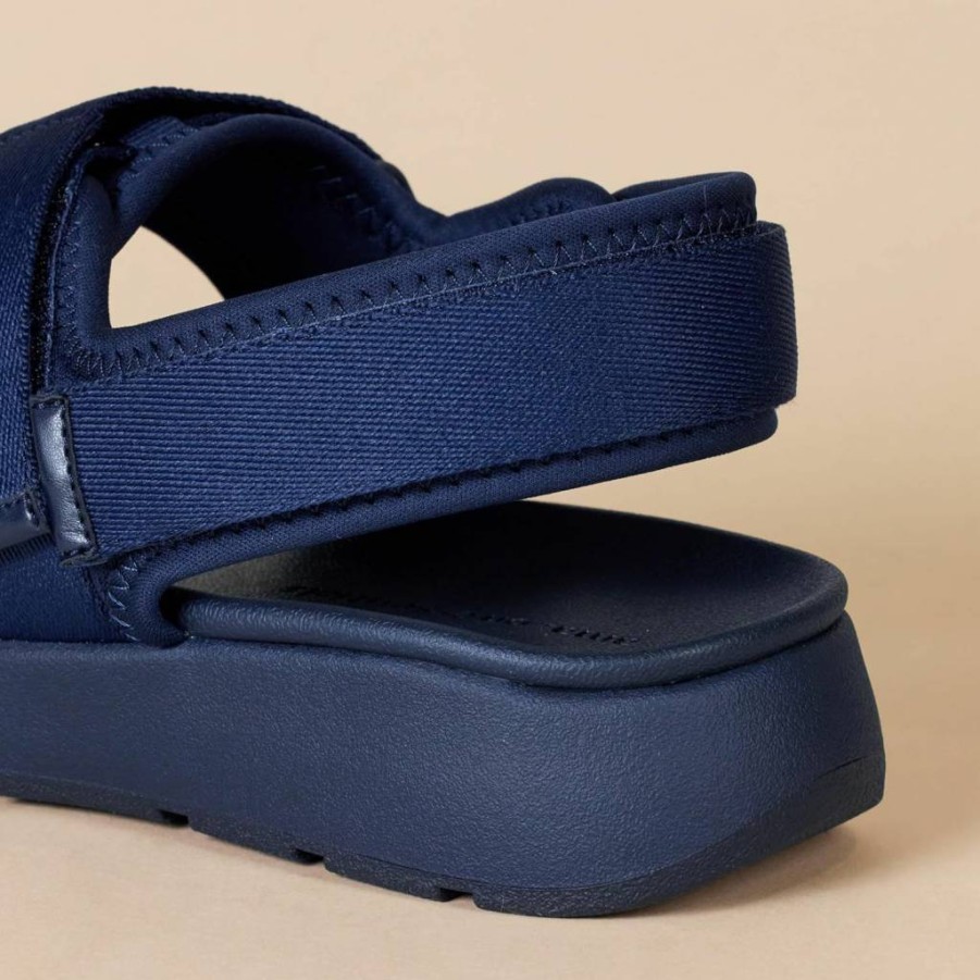 Amazon Essentials Men's Triple Strap Adjustable Comfort Sandals for Casual Wear