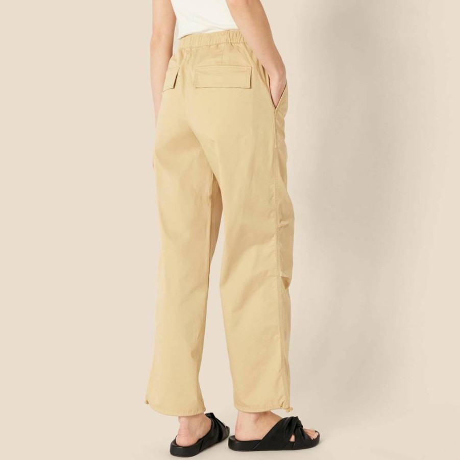 Amazon Essentials Women's Casual High-Waisted Loose Fit Wide Leg Parachute Pants for Comfort & Style