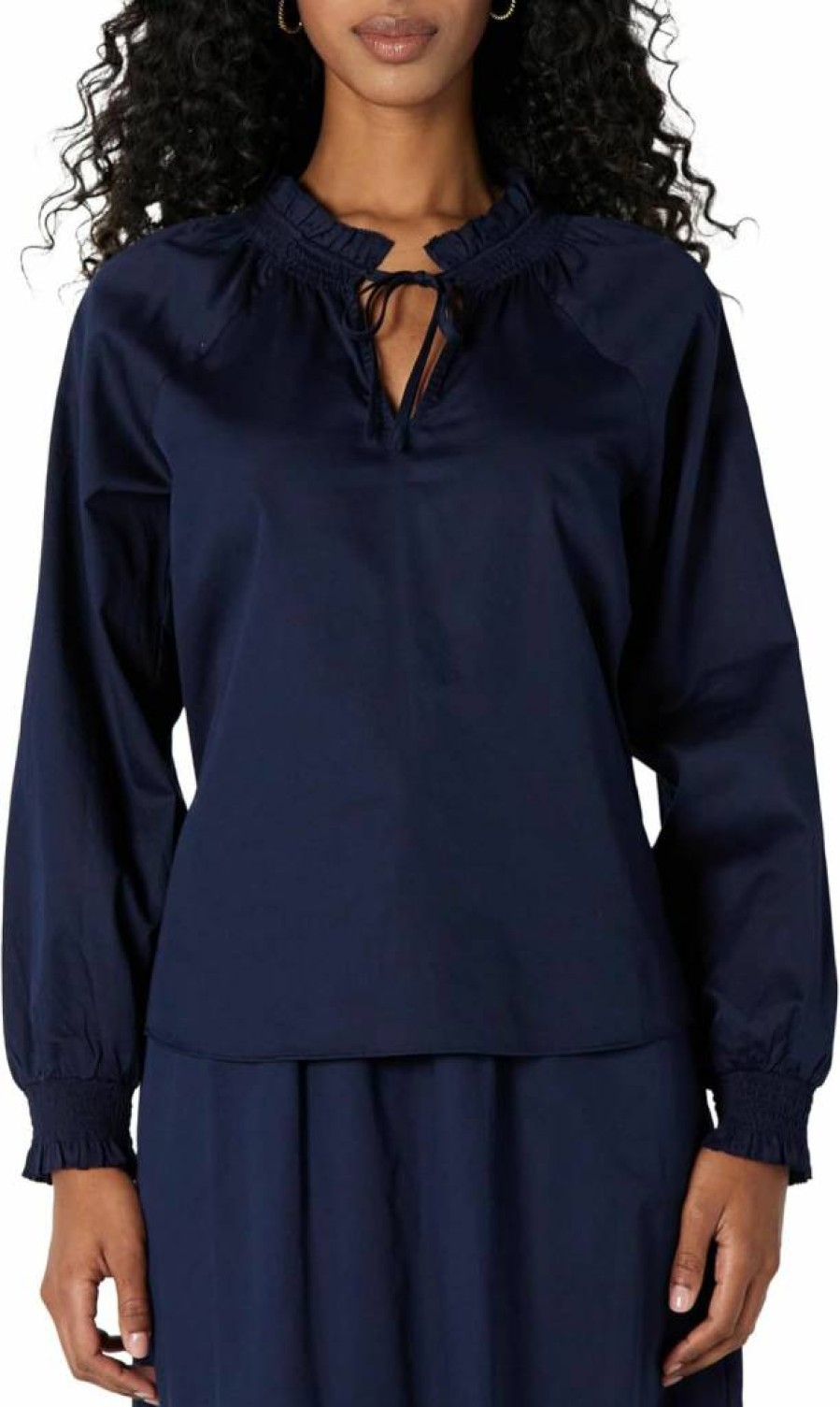 Amazon Essentials Women's Long-Sleeve Cotton Sateen Blouse with Ruffle Neck Relaxed Fit Top
